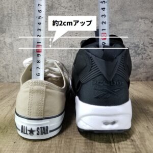 インスタポンプフューリーとオールスターのソールの高さを比較